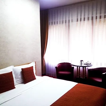 Aristocrat & Fish Restaurant Hotel