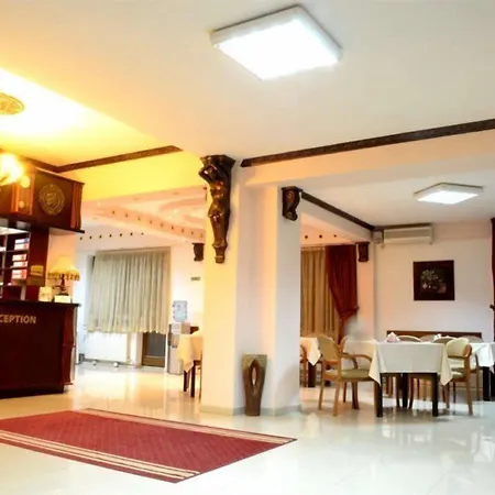 Aristocrat & Fish Restaurant מלון 3*