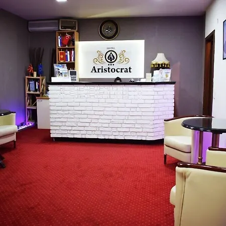 מלון Aristocrat & Fish Restaurant