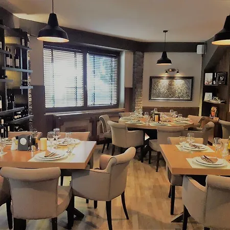 Aristocrat & Fish Restaurant מלון 3*