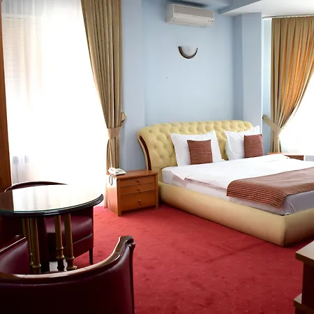 Aristocrat & Fish Restaurant מלון