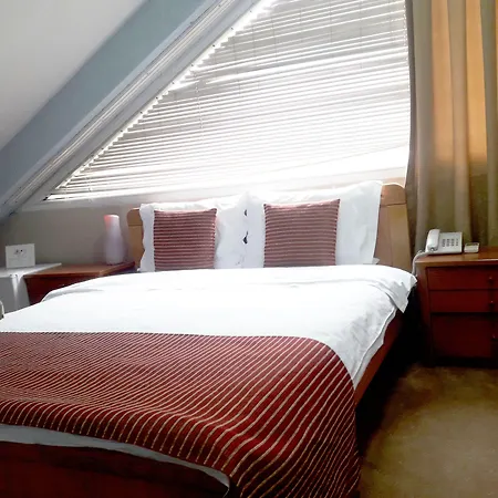 Aristocrat & Fish Restaurant מלון