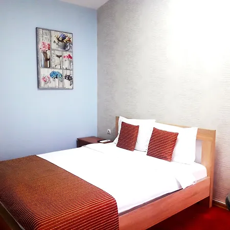 Aristocrat & Fish Restaurant מלון 3*