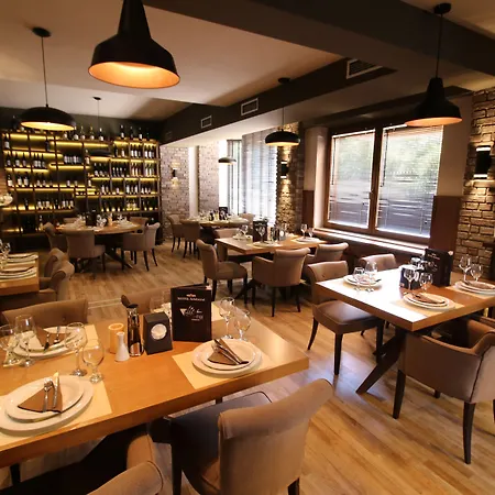 מלון Aristocrat & Fish Restaurant סקופיה