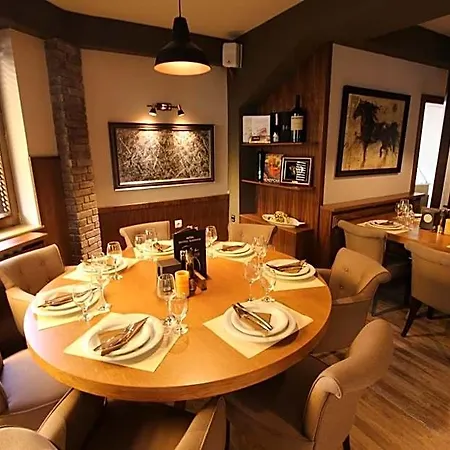 Aristocrat & Fish Restaurant Hotel