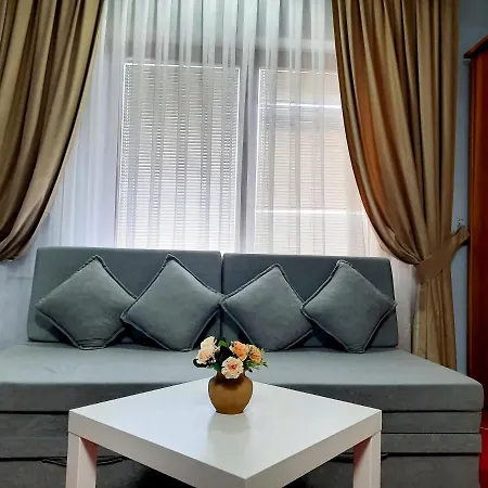 Aristocrat & Fish Restaurant מלון