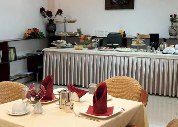 Отель Aristocrat & Fish Restaurant Скопье