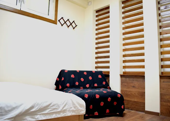 Отель Aristocrat & Fish Restaurant