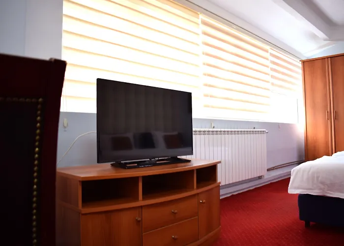 Отель Aristocrat & Fish Restaurant 3*