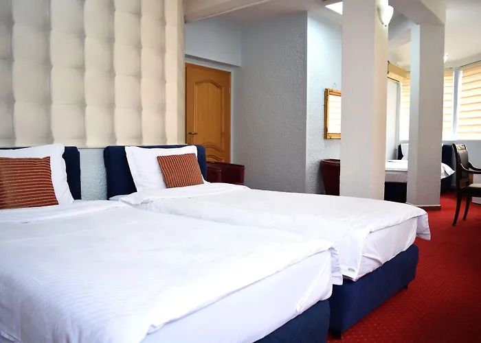 Отель Aristocrat & Fish Restaurant 3*