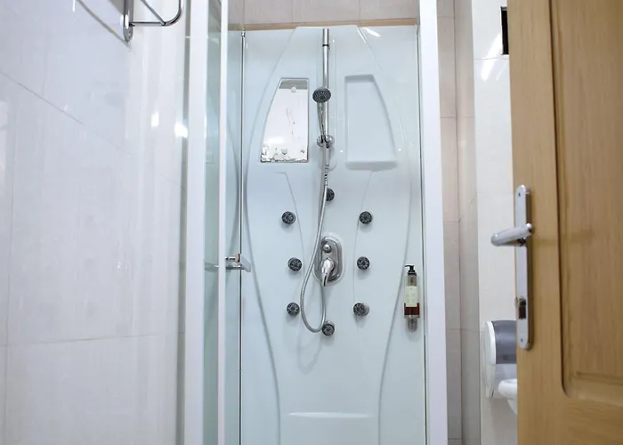 Отель Aristocrat & Fish Restaurant